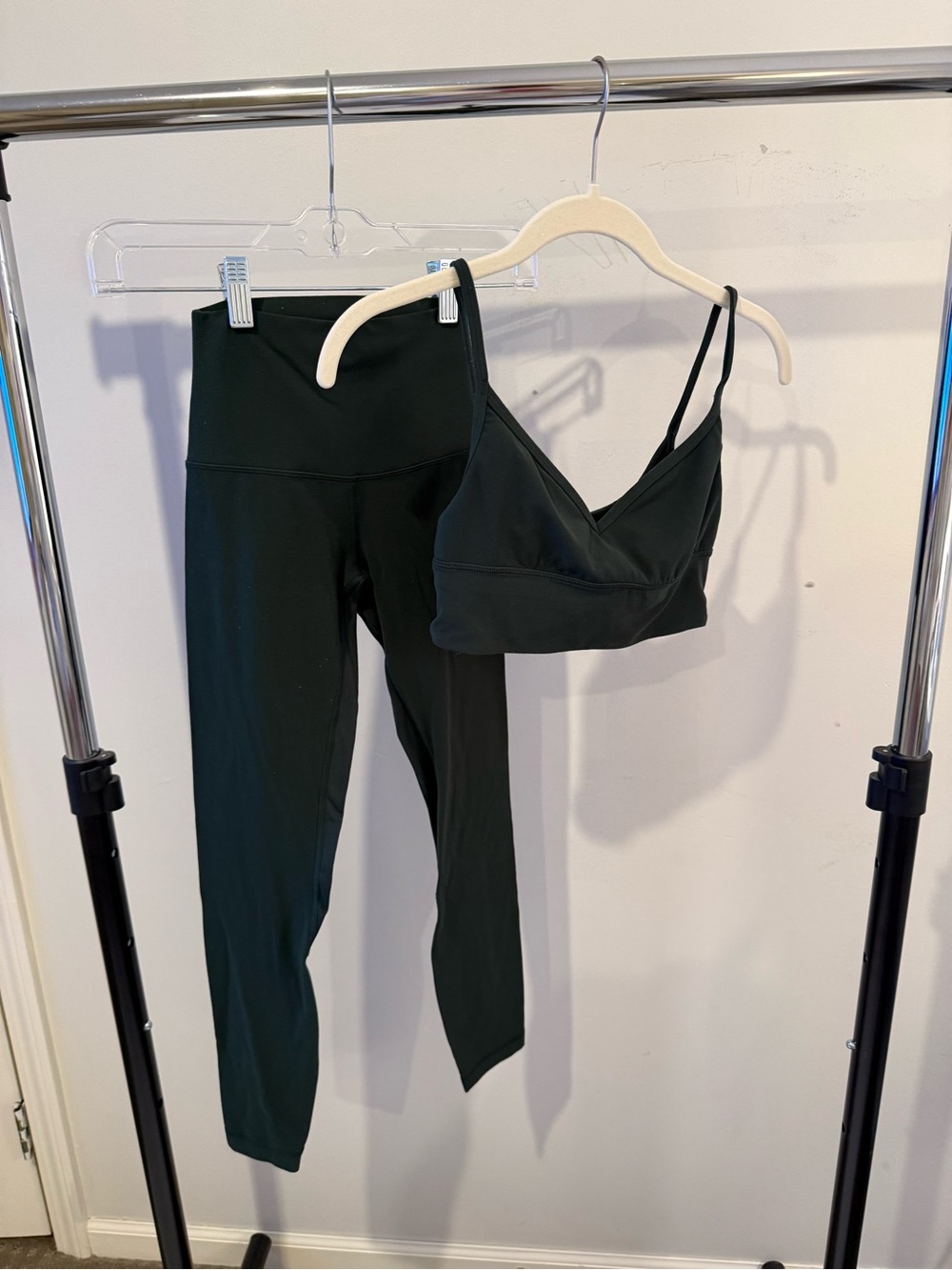Lululemon High-Waist Leggings and Sports Bra Set - Dark Green